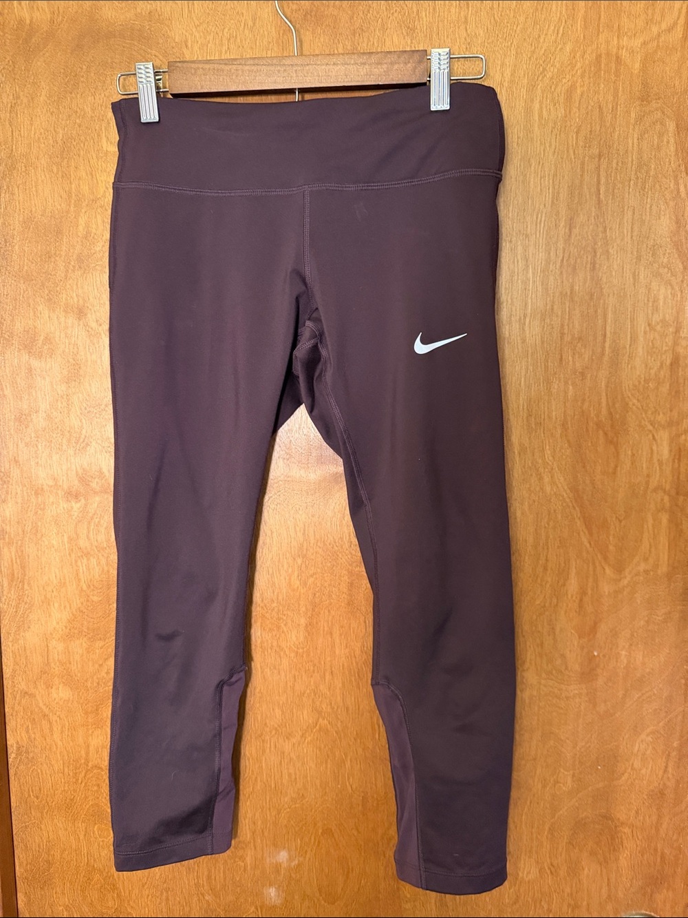Nike Women’s Burgundy Performance Leggings Reflective Swoosh zipper waist pocket